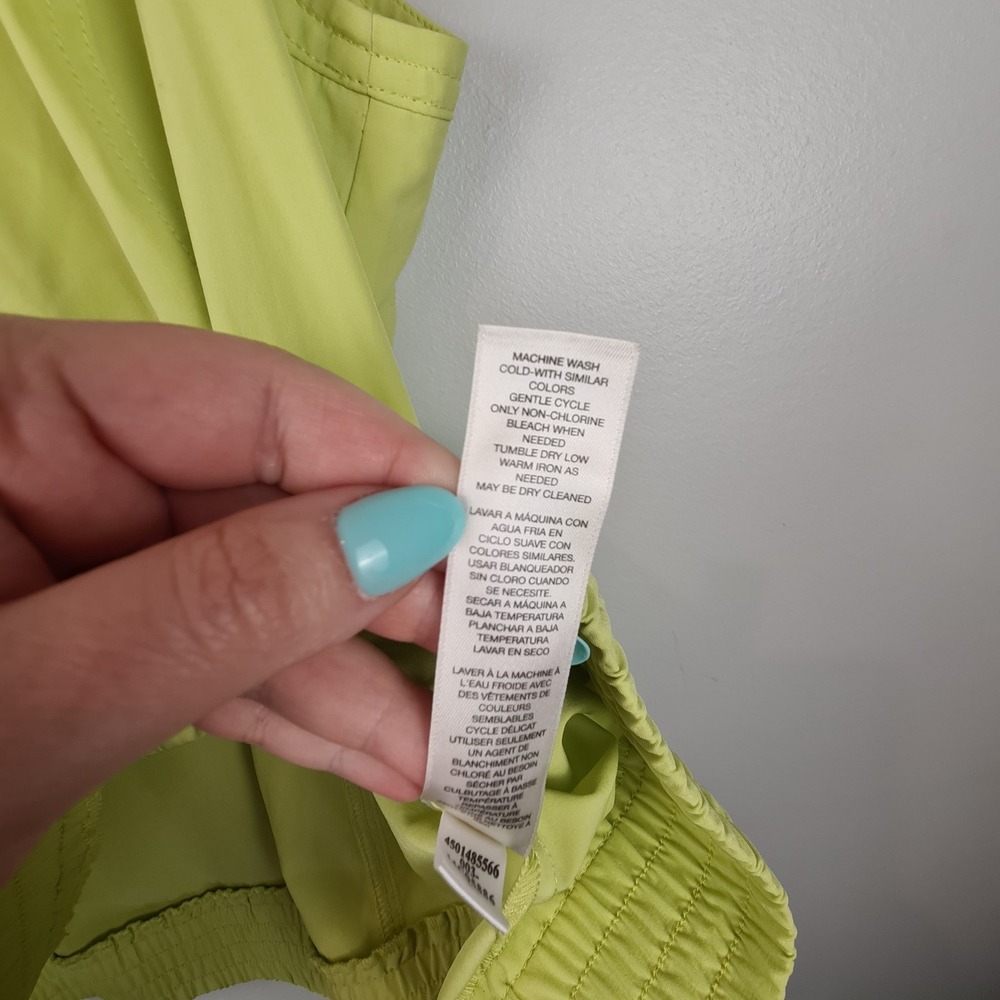 Zenergy Golf By Chico's Women's Performance Vest Neon Green Size 2 Vented Pocket - Picture 7 of 10
